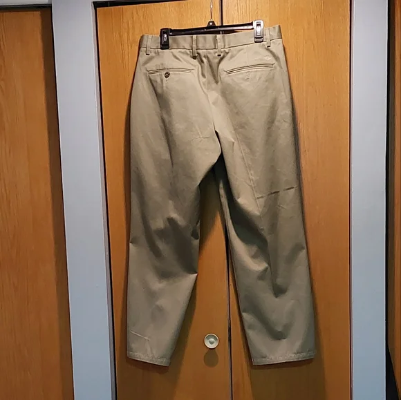 Mens Pleated Docker Kaki Pants Relaxed Fit Size 33 x 30 - Picture 3 of 4